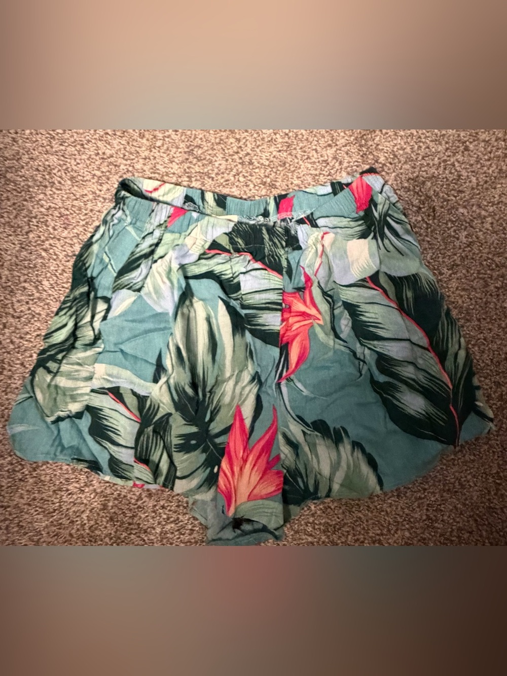 Women’s Show Me Your Mumu resort shorts size M. EUC
